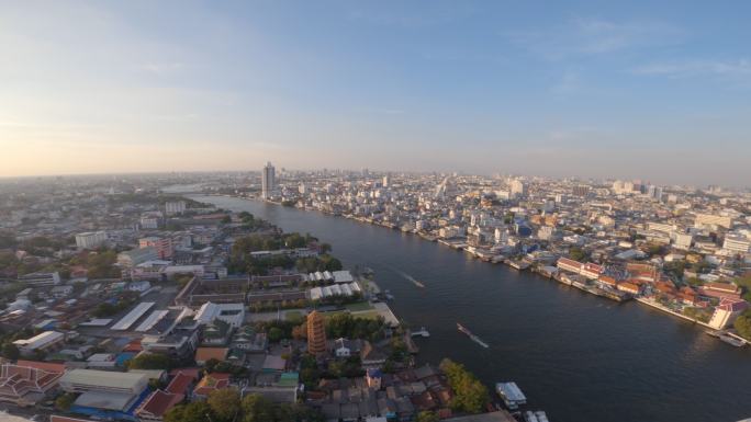 泰国曼谷湄南河的城市景观。