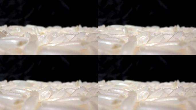 白色长粒泰国茉莉花大米慢动作跳跃的视频宏特写镜头