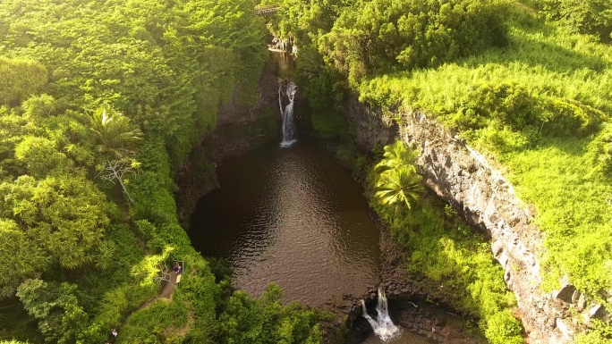 夏威夷无人机镜头毛伊岛海洋瀑布