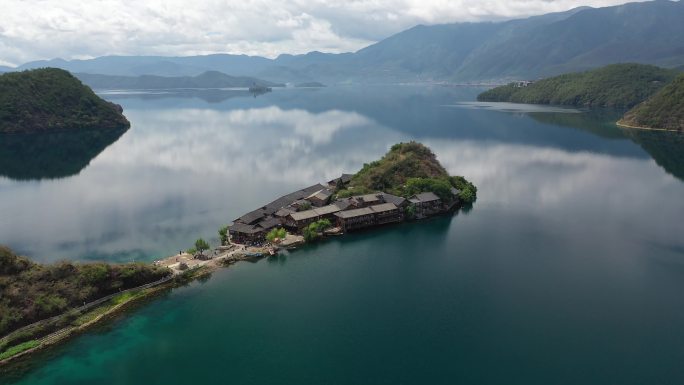 原创 泸沽湖里格半岛里格村自然风光航拍