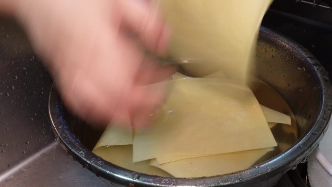 清洗干豆皮切豆腐皮豆制品 (3)