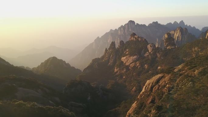 中国东部黄山龟山风景区。