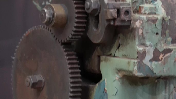 特写老旧机器机械加工车床零件齿轮 (4)