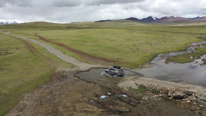 原创西藏荒野无人区汽车自驾游旅行越野穿越