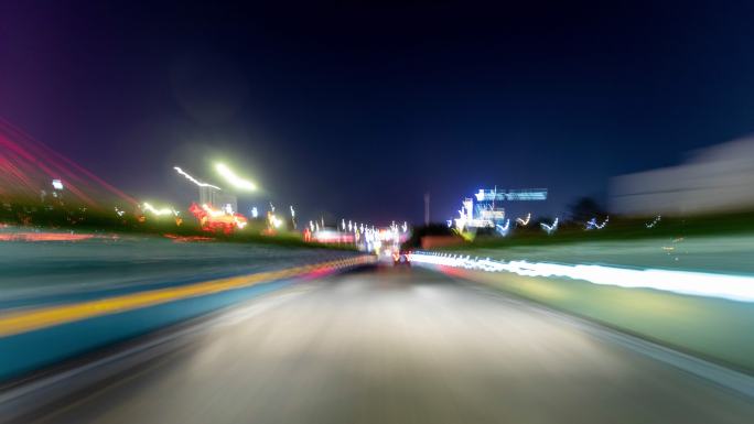 夜晚高速通行在城市道路，延时摄影