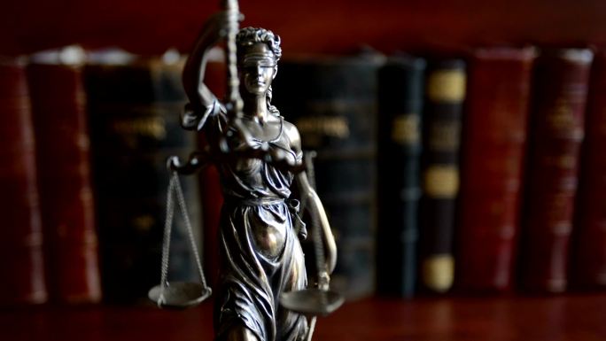 法律概念形象与法律书籍的正义尺度