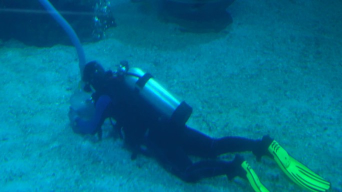 潜水员氧气瓶氧气管海洋作业 (3)