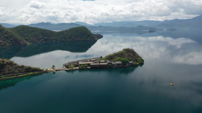 原创 泸沽湖里格半岛里格村自然风光航拍