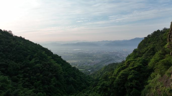 航拍浙江绍兴诸暨牌头斗岩景区大佛水墨早晨