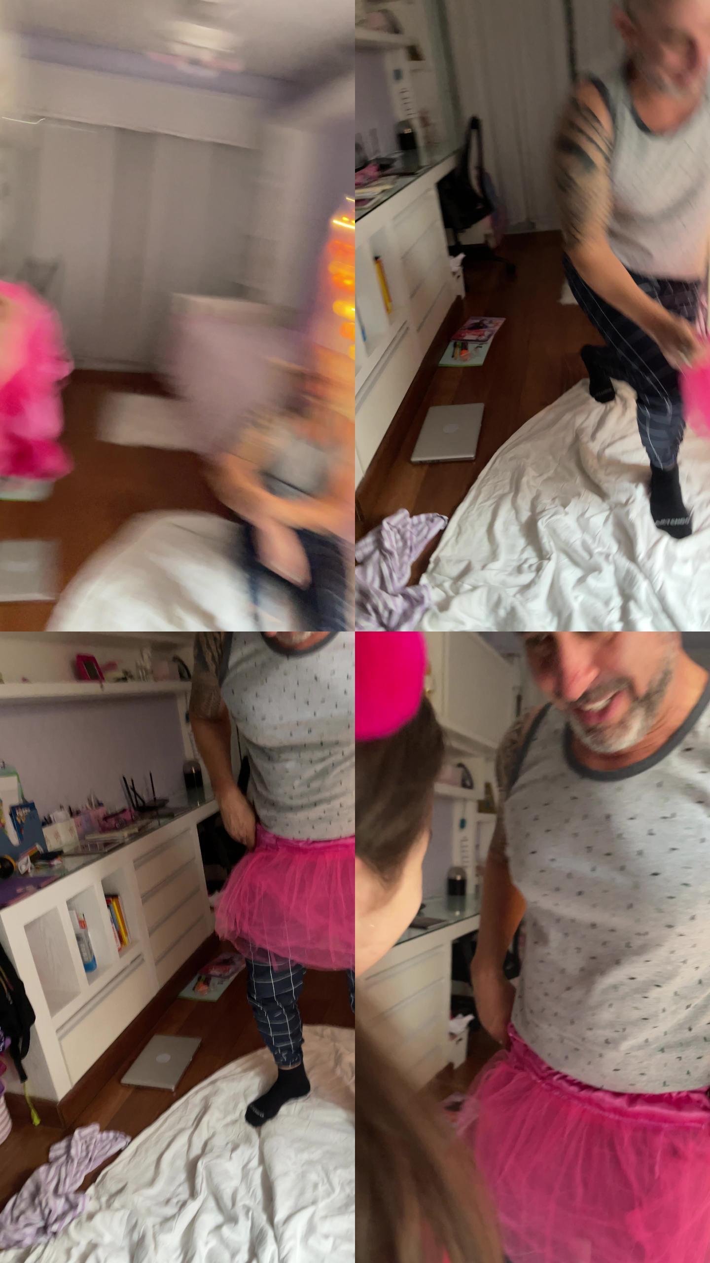 父亲穿着薄纱裙，在家里和女儿们开心地跳舞——有特殊需求的女孩——移动摄像机视角
