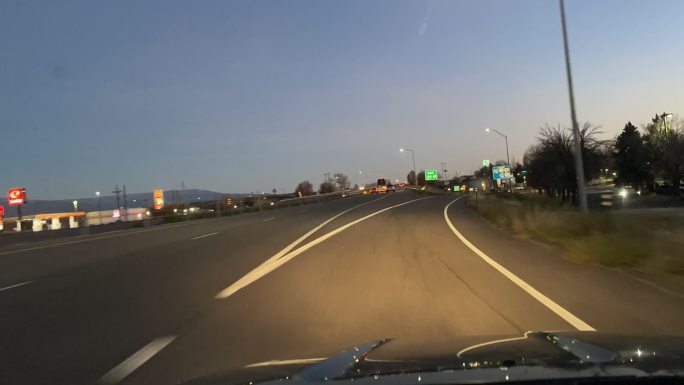 70号州际公路旁路交通汽车驾驶员POV旅行和旅游美国西部科罗拉多西部美丽的日落和云景交通基础设施延时