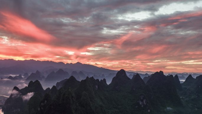 中国桂林山水广西风景十万大山晚霞