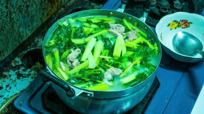 延时视频：烹饪中国蔬菜汤