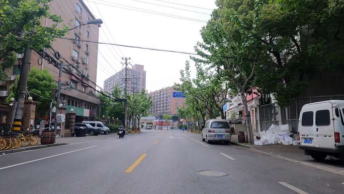 上海封城中的绿荫城市街区街道