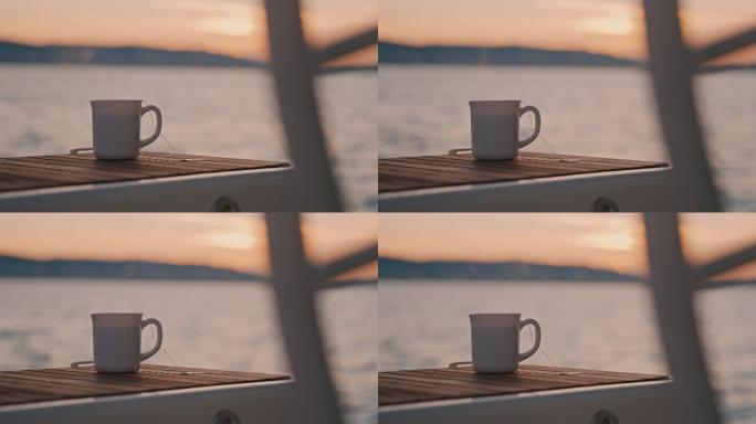 黄昏时分，帆船木质船尾上的一杯茶喷出蒸汽