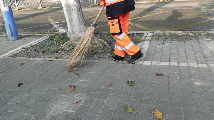 环卫工人打扫保洁，道路清扫基层劳动者