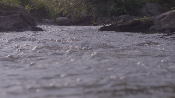 小溪流水