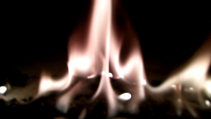 木柴火发光火花燃烧火焰易燃点火篝火壁炉