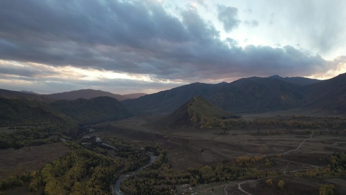 新疆阿勒泰禾木秋景