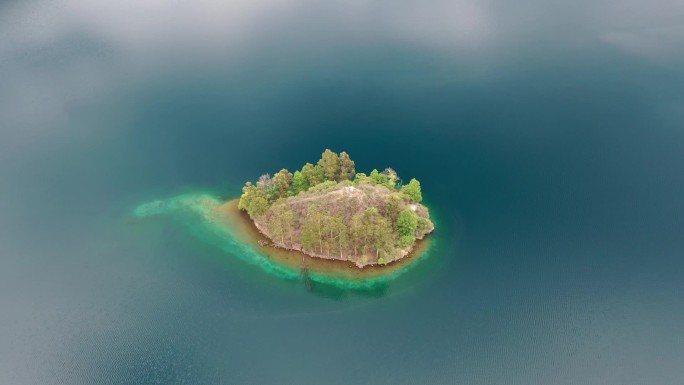 原创 凉山州盐源县泸沽湖洛克岛自然风光