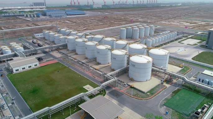 航拍石油化工装置厂区罐区工厂液化气