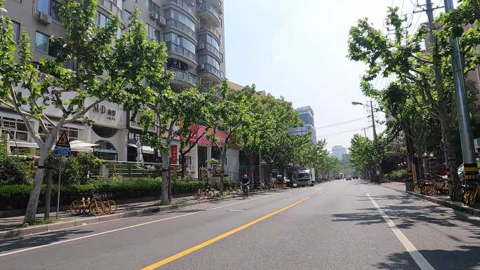 上海封城中的都市老城区路况