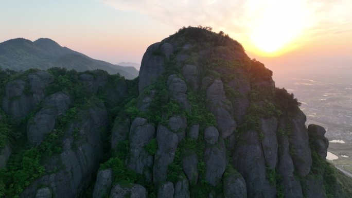 航拍浙江诸暨牌头斗岩风景区早晨日出原素材