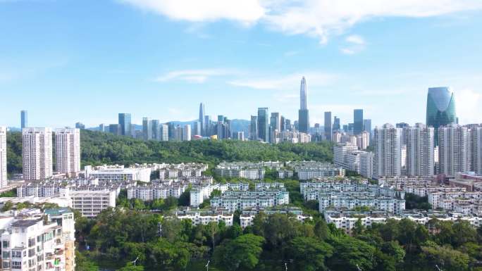 无人机航空摄影通过深圳福田住宅区俯瞰福田CBD和莲花山公园