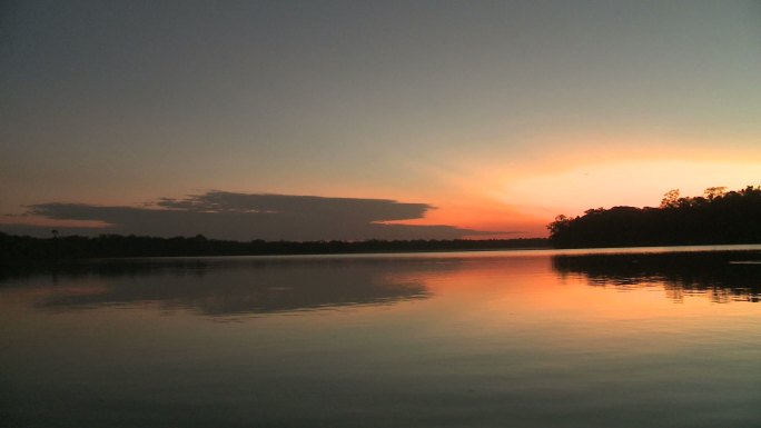 亚马逊之夜公园黄昏湖景