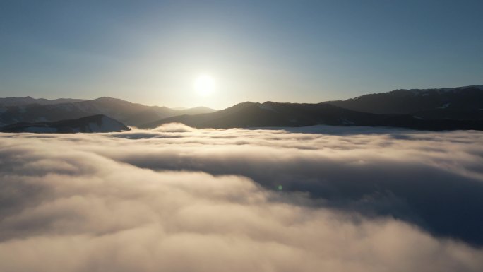 新疆阿勒泰禾木雪景云海