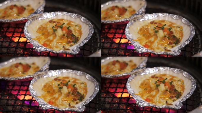 在炉子上烤贝壳或扇贝配奶酪、日本海鲜。