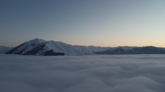 新疆阿勒泰禾木雪景日出云海