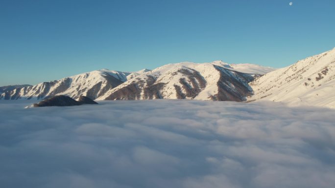 新疆阿勒泰禾木雪景云海