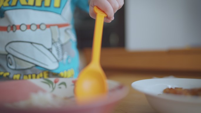 喜欢吃小男孩，小孩厌食不想吃饭