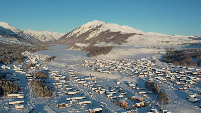 新疆阿勒泰禾木冬天雪景