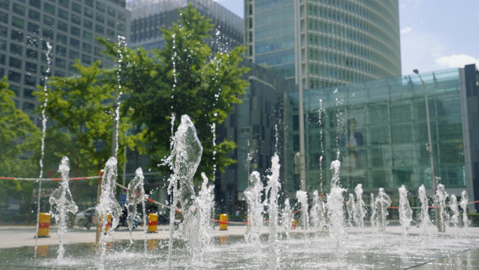 【4K】城市街心花园喷泉喷水