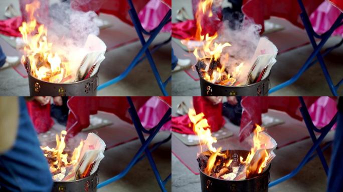 烧纸祭祖，中国古代传统节日。