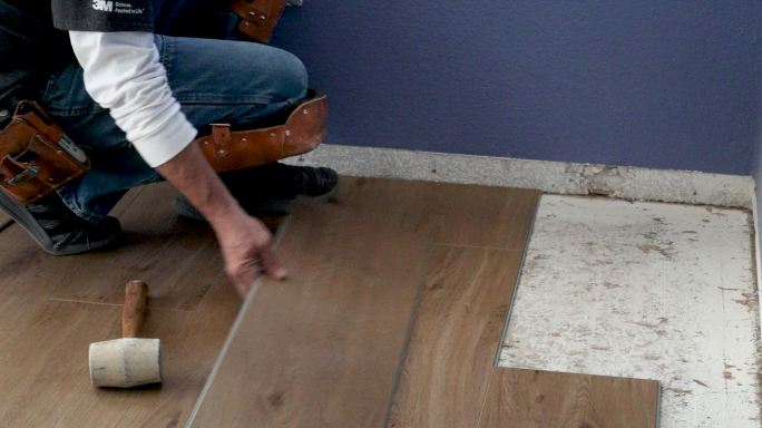 安装木质乙烯基地板