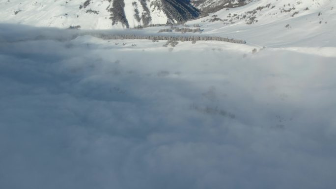 新疆阿勒泰禾木雪景云海