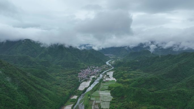 航拍江南浙江绍兴诸暨壶源江龙门山云雾云海