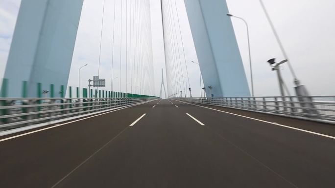 路拍车拍空旷的路面无疫情的马路厦漳大桥