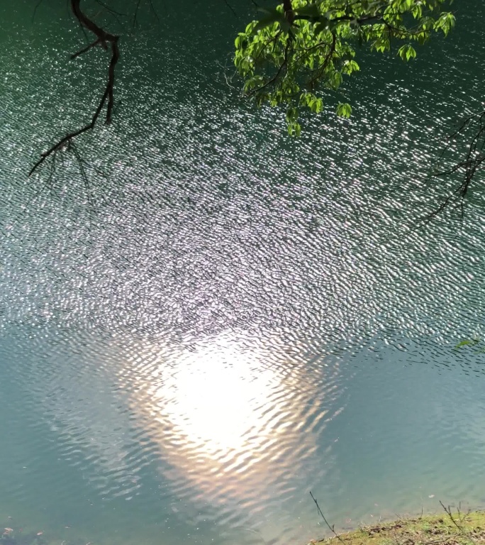 竖版   山水 极简  湖景