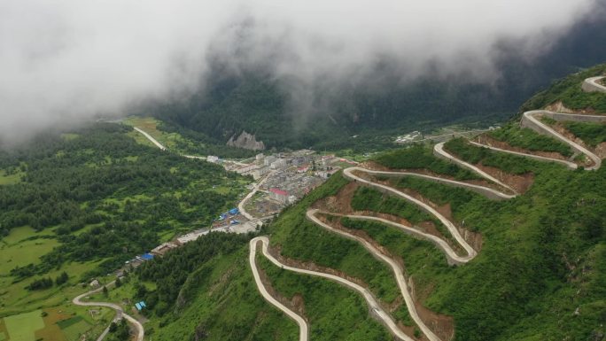 原创 西藏吉隆镇吉隆沟盘山公路城市鸟瞰