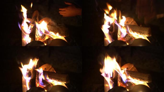 露營地的篝火夜晚烤火冻手寒冷
