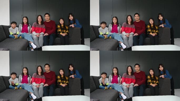 中国父母和儿童的室内家庭肖像