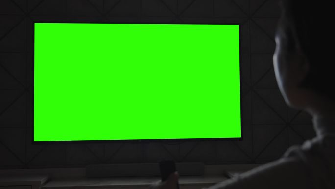 用绿色屏幕看电视绿幕