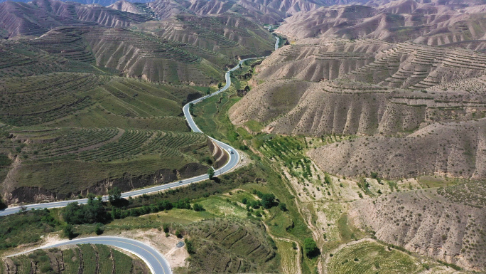 2K西北甘肃黄土高坡盘山公路