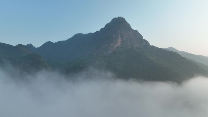 航拍浙江山水绍兴诸暨牌头斗岩景区早晨云海