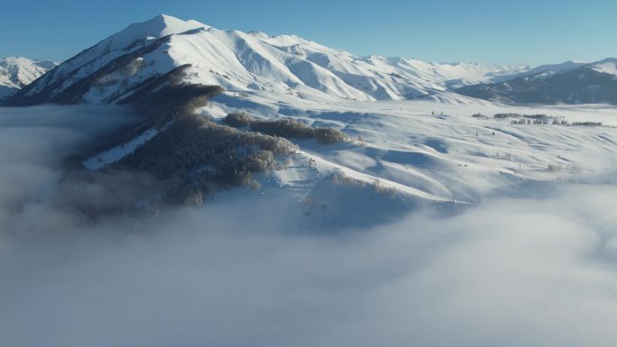 新疆阿勒泰禾木雪景云海