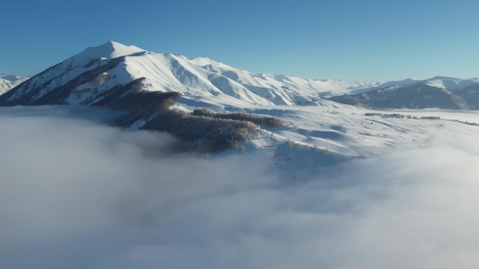 新疆阿勒泰禾木雪景云海
